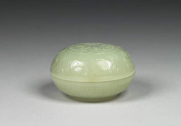 Jade round box carved with Indian lotus scrolls, Qing dynasty (1644-1911)-China Archive